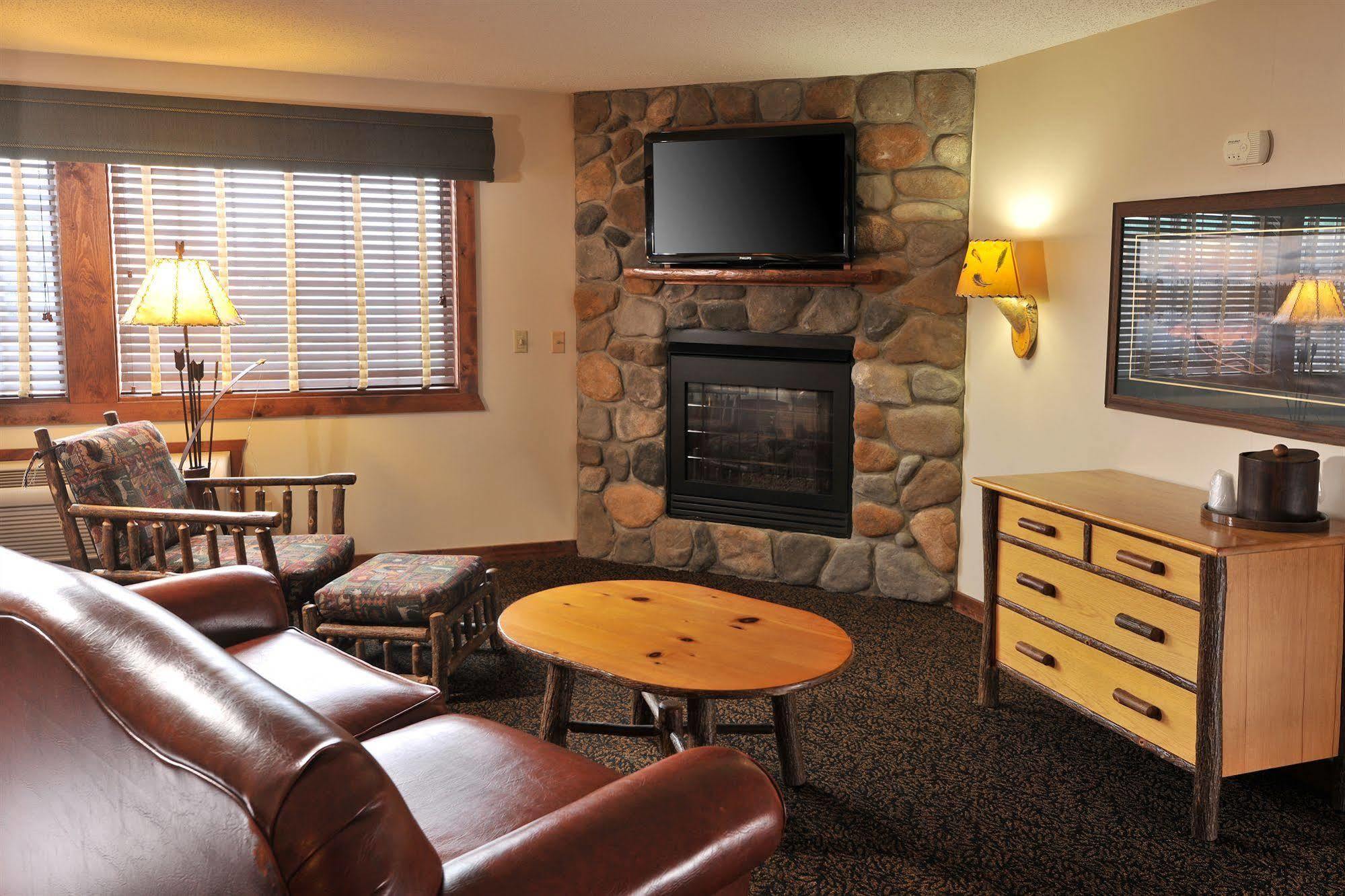Cedar Creek Hotel Wausau - Rothschild Bagian luar foto