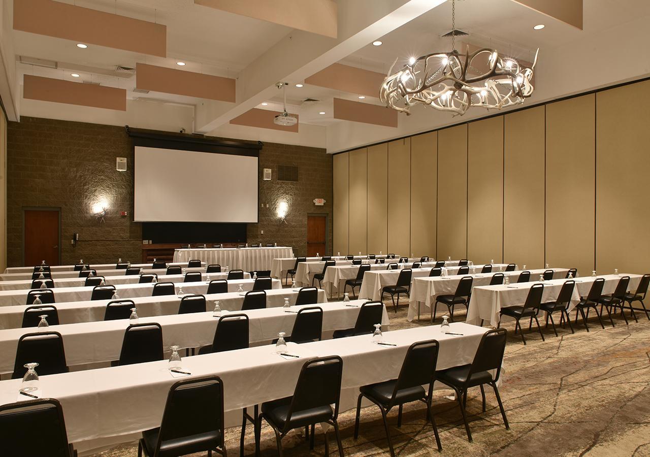 Cedar Creek Hotel Wausau - Rothschild Bagian luar foto